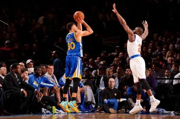库里三分为什么那么准，颠覆篮球逻辑的科学投篮