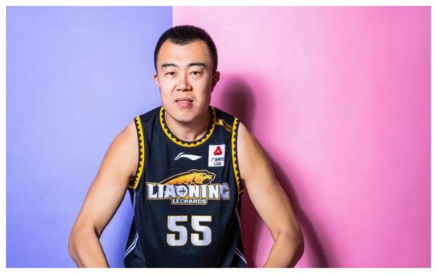 篮下巨塔，探秘辽宁本钢韩德君的身高与赛场统治力