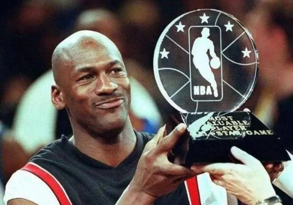 最强NBA MVP奖杯，荣誉之巅的迈克尔·乔丹杯